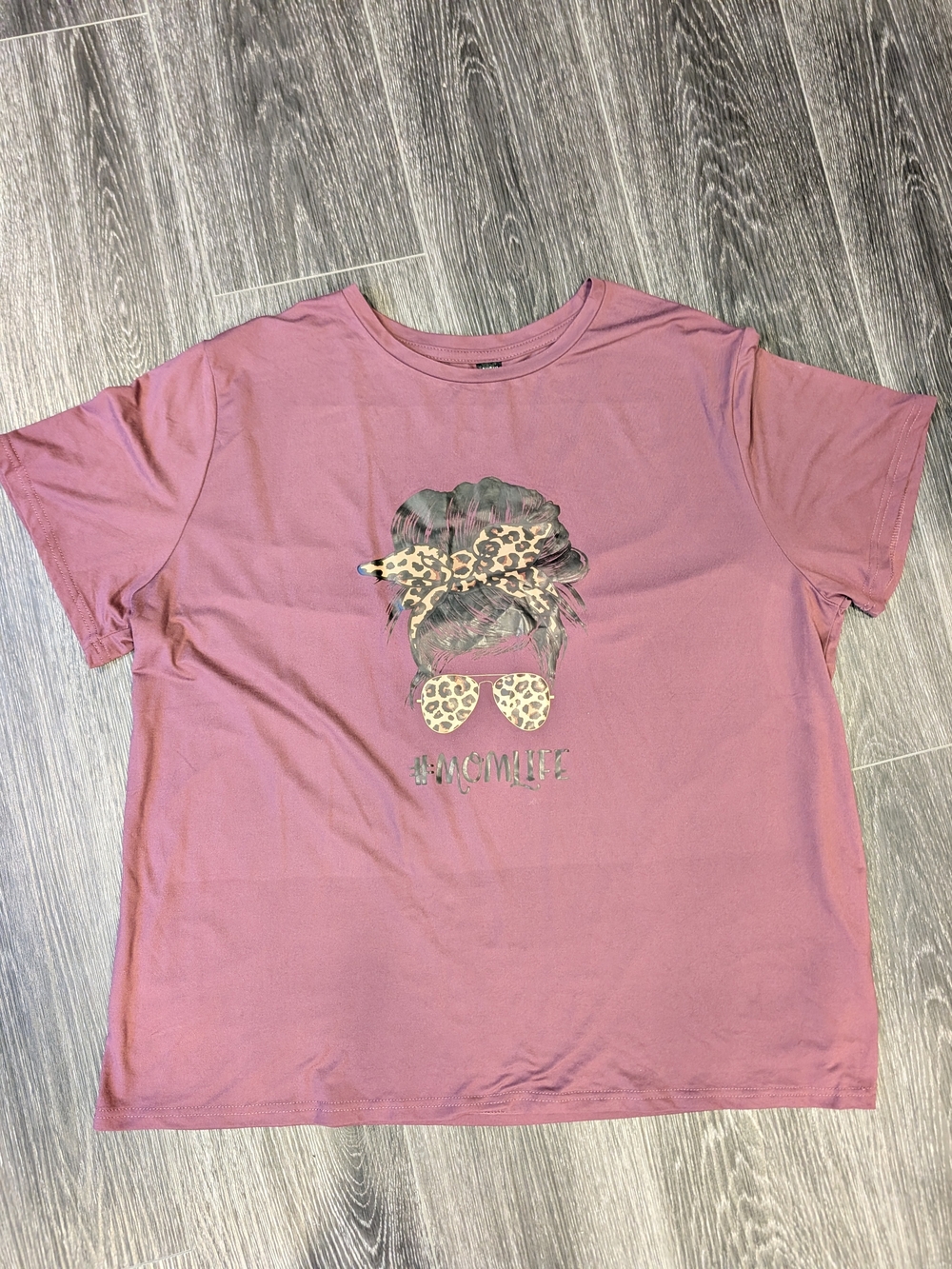 Women's Mauve #MOMLIFE Graphic Tee with Leopard Accent